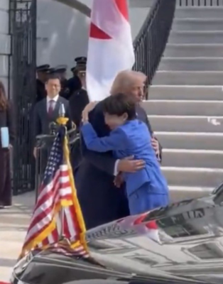 高市総理のハグ